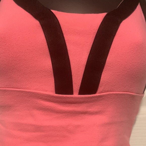 Beyond Yoga sports bra/crop - Picture 3 of 8